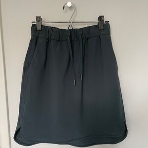 Lululemon Women's On The Fly Skirt Size 6  Gray Athleisure Drawstring